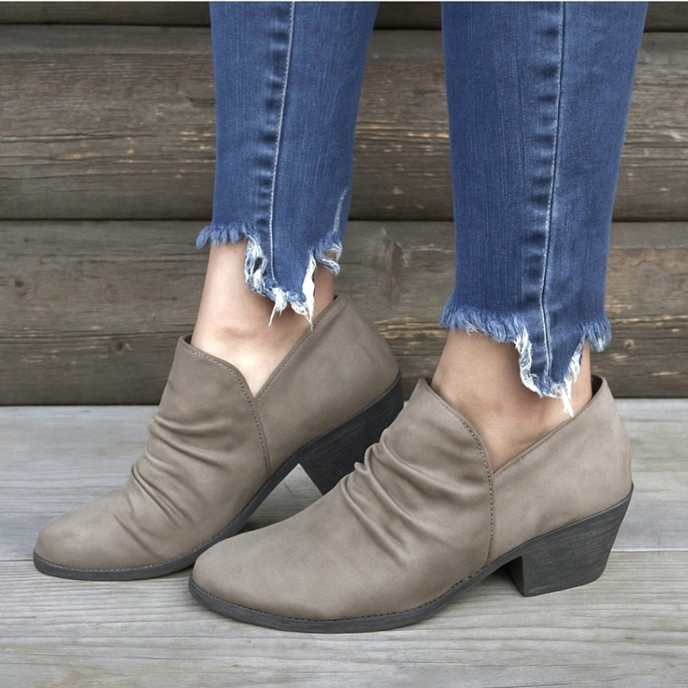 G.H. Bass & Co. Erica Rustic Boho Minimalist Ruched Block Heel Comfort Boot 7W